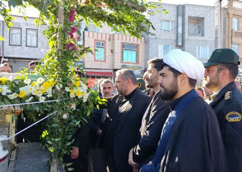 تصاویر/ استقبال مردم شهرستان دهگلان از پیکر شهید گمنام