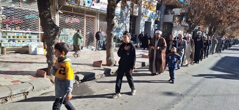 تصاویر/ عزاداری خیابانی مردم شهرستان میاندوآب در سالروز شهادت حضرت زهرا (س)