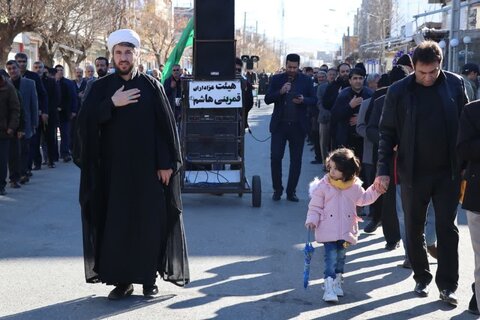 تصاویر/ دسته عزاداری و سینه زنی به مناسبت سالروز شهادت حضرت فاطمه زهرا(س) در شهر تکاب