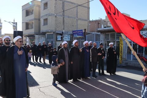 تصاویر/ دسته عزاداری و سینه زنی به مناسبت سالروز شهادت حضرت فاطمه زهرا(س) در شهر تکاب