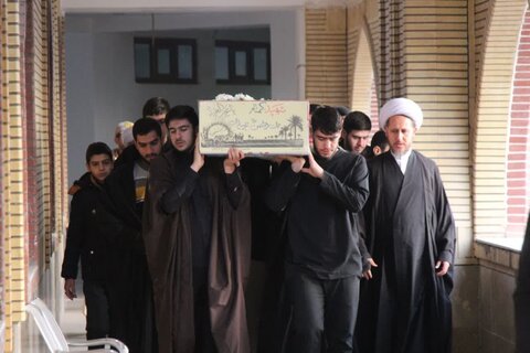 تصاویر/ مراسم وداع با پیکر شهید گمنام در مدرسه علمیه امام خمینی (ره) خوی