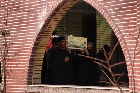 تصاویر/ مراسم وداع با پیکر شهید گمنام در مدرسه علمیه امام خمینی (ره) خوی