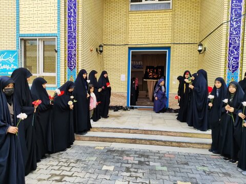 تصاویر/ مراسم وداع با پیکر شهید گمنام در مدرسه علمیه ریحانة الرسول ارومیه