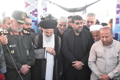 تشییع شهدای گمنام در روستای گلکی تنگستان