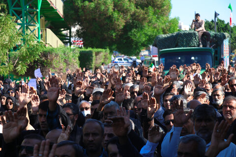 تصاویر/تشییع پیکر شهدای گمنام دفاع مقدس در بندرعباس