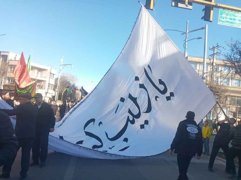 تصاویر/تشییع ۹ شهید گمنام دفاع مقدس با حضور پرشور مردم