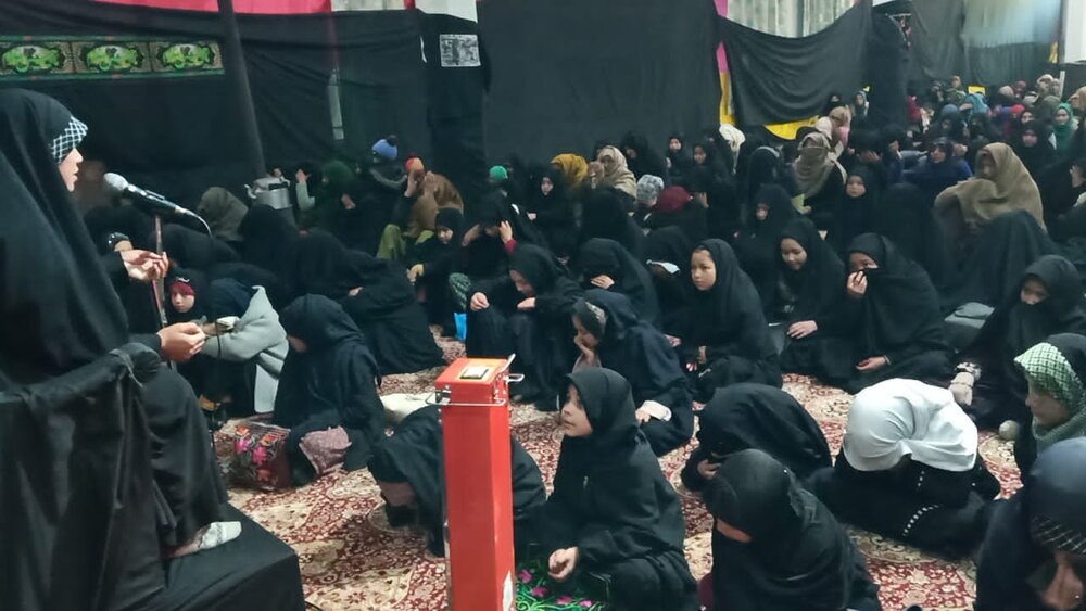 مائیں اپنے بچوں کو تعلیم و تربیت کے زیور سے آراستہ کریں: محترمہ فاطمه عرفانی