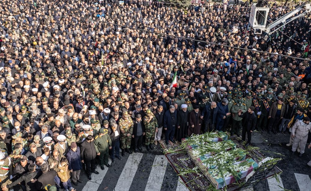 ایران بھر میں 280 شہدائے گمنام کی تشییع جنازہ؛ ہر طرف غم کا سماں
