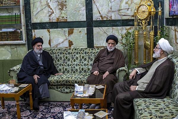 السيد الصافي يستقبل وفد مؤسّسة دار الحديث ويشيد بجهودها لإحياء الكتب الروائية السيد الصافي يستقبل وفد مؤسّسة دار الحديث ويشيد بجهودها لإحياء الكتب الروائية