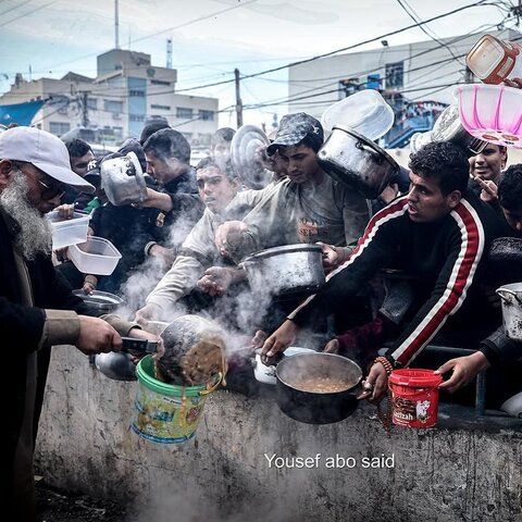 تجمع آوارگان غزه در جهت به دست آوردن غذا