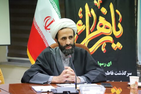 تصاویر/ جلسه تحلیل و بررسی کتاب «من فاطمه هستم دختر محمد (ص)» در کتابخانه مرکزی سنندج