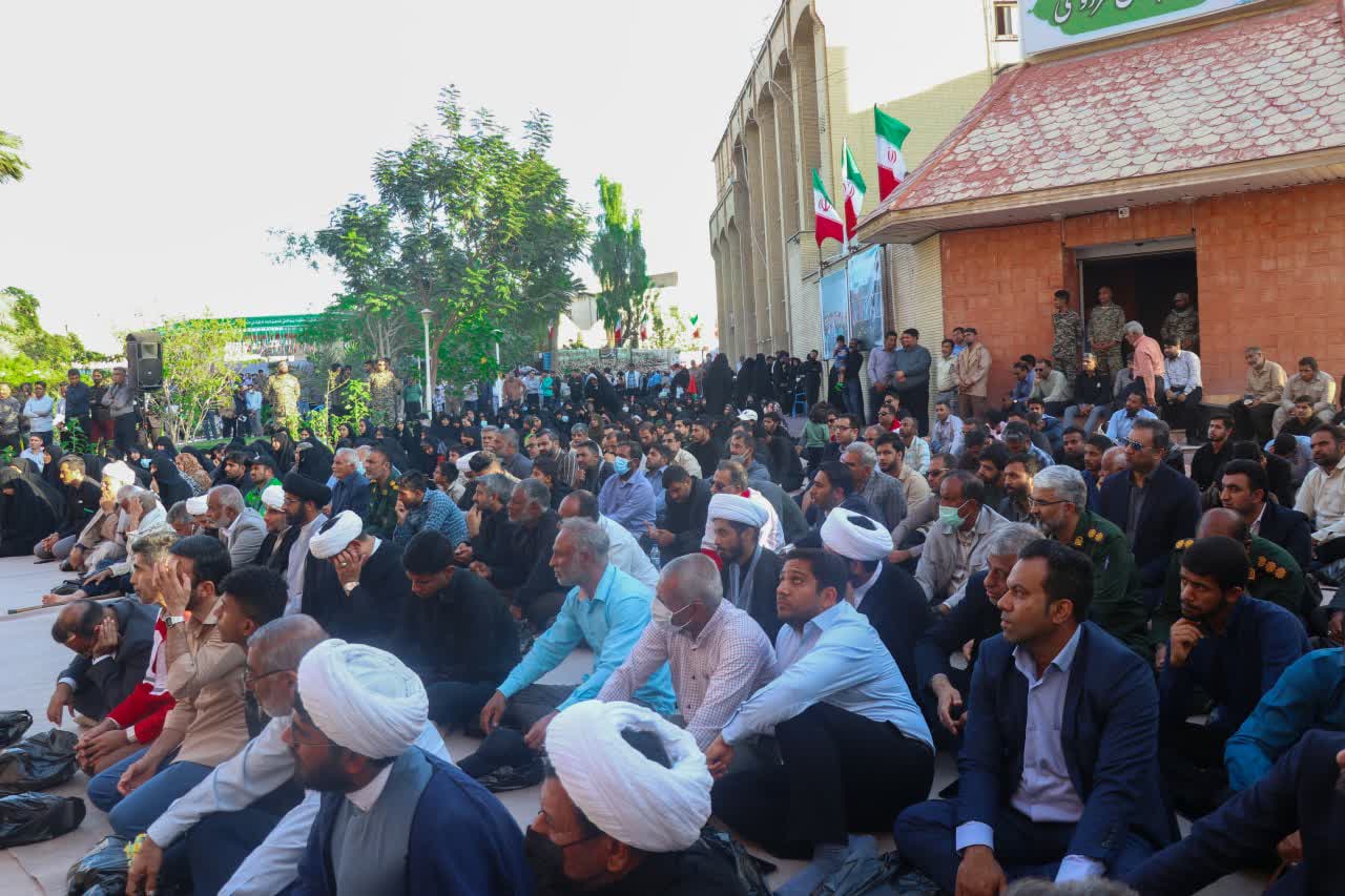 پیکر پاک شهید گمنام در بندرعباس آرام گرفت