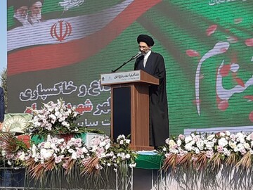 مسئولان به احترام شهدا اختلافات را کنار بگذارند