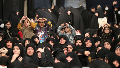 بالصور/ مراسم عزاء الليلة الأخيرة من أيام استشهاد السيدة الزهراء (س) في حسينية الإمام الخميني (قده)