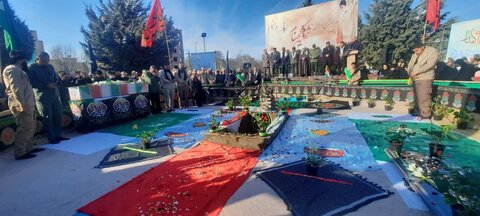 تصاویر/ مراسم تشییع و خاکسپاری پیکر شهید گمنام در پارک شهدای گمنام شهرک اداری اردبیل