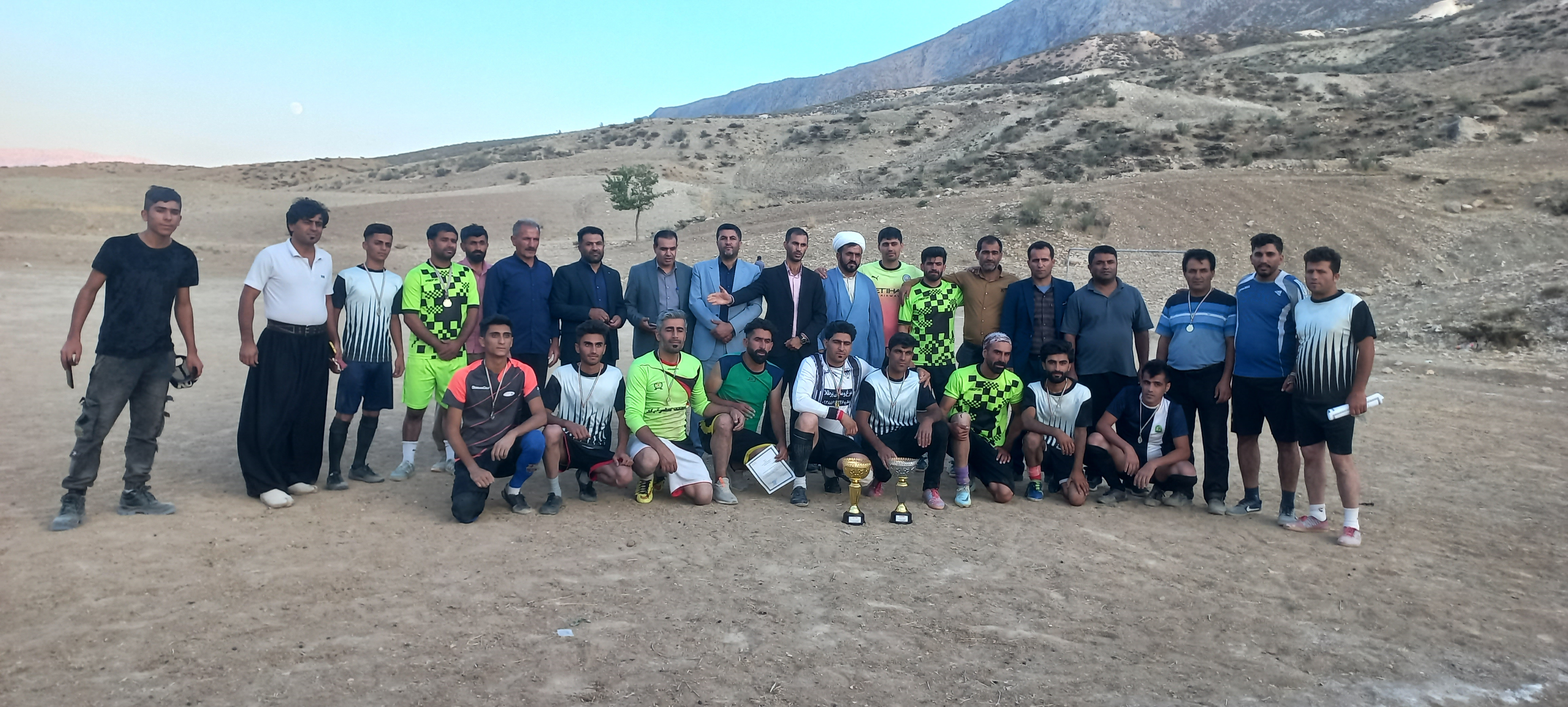 خدمات امام محله شهرستان کوهرنگ، از میانجیگری برای حل اختلافات تا نجات کوهنوردان از مرگ حتمی