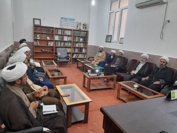 معاون پژوهش حوزه‌های علمیه از مدرسه علمیه برازجان بازدید کرد