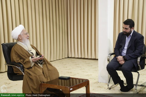 بالصور/ رئيس المركز الوطني للعالم الافتراضي في إيران يلتقي بسماحة آية الله جواد الآملي بمدينة قم المقدسة