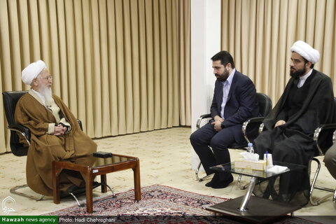 بالصور/ رئيس المركز الوطني للعالم الافتراضي في إيران يلتقي بسماحة آية الله جواد الآملي بمدينة قم المقدسة