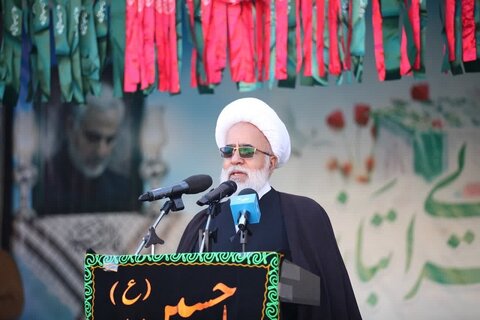 تصاویر/ حضور نماینده ولی فقیه در استان کرمانشاه در آیین تشییع شهید گمنام