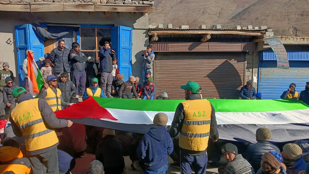 کرگل؛ انجمنِ صاحب الزمان (ع) بسیج بقیت اللّٰہ کی جانب سے شہادتِ حضرتِ فاطمه (س) کی مناسبت سے جلوس عزاء برآمد