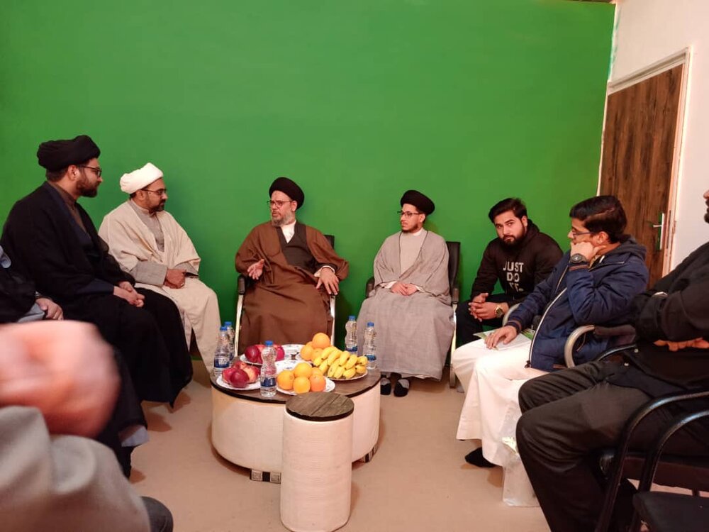 علامہ عقیل الغروی کا قم میں مدرسہ الولایہ کا تفصیلی دورہ؛ طلاب کی ذمہ داری الٰہی امر کا احیاء ہے