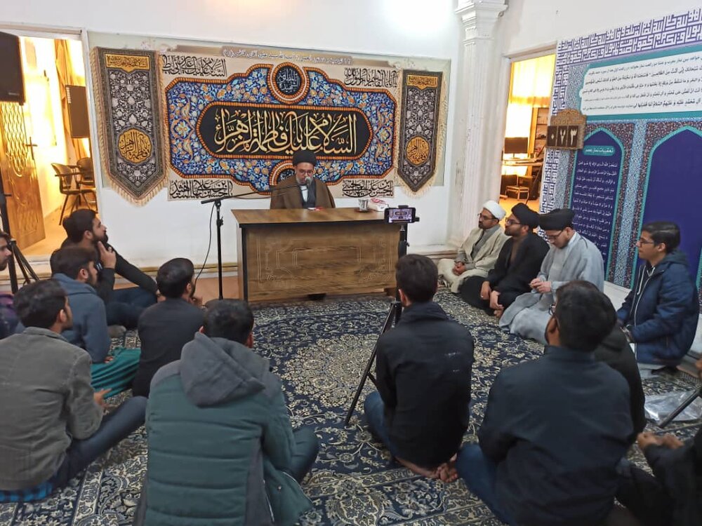 علامہ عقیل الغروی کا قم میں مدرسہ الولایہ کا تفصیلی دورہ؛ طلاب کی ذمہ داری الٰہی امر کا احیاء ہے