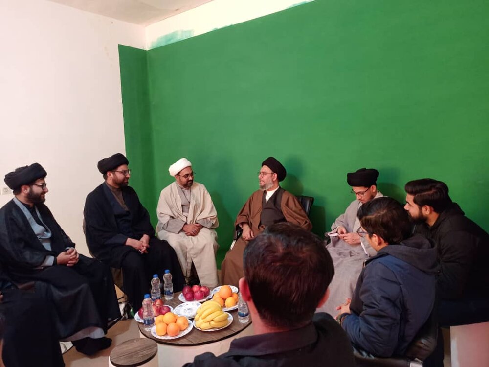 علامہ عقیل الغروی کا قم میں مدرسہ الولایہ کا تفصیلی دورہ؛ طلاب کی ذمہ داری الٰہی امر کا احیاء ہے