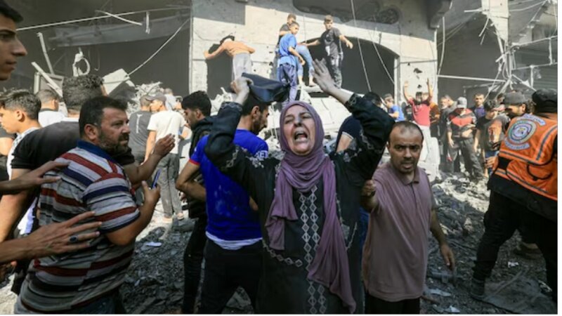 গাজায় ইহুদি বাহিনীর প্রচণ্ড বোমাবর্ষণ, ২৪ ঘণ্টায় শতাধিক ফিলিস্তিনি শহীদ ইহুদিবাদী শাসক পূর্ব ও দক্ষিণ খান ইউনিসে তাদের বিমান হামলা পুনরায় শুরু করেছে।