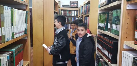 تصاویر/ بازدید  جمعی از دانش آموزان میاندوآب از مدرسه علمیه امام رضا (ع)
