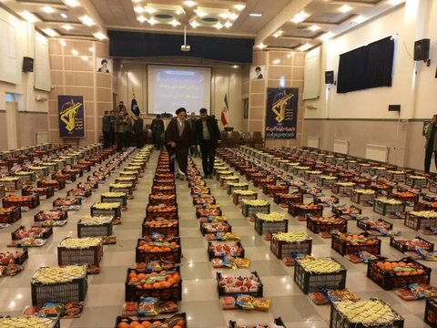 تصاویر/ توزیع 2500 بسته ویژه یلدایی در سلماس
