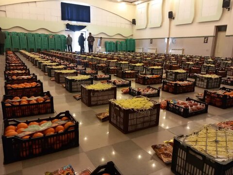 تصاویر/ توزیع 2500 بسته ویژه یلدایی در سلماس