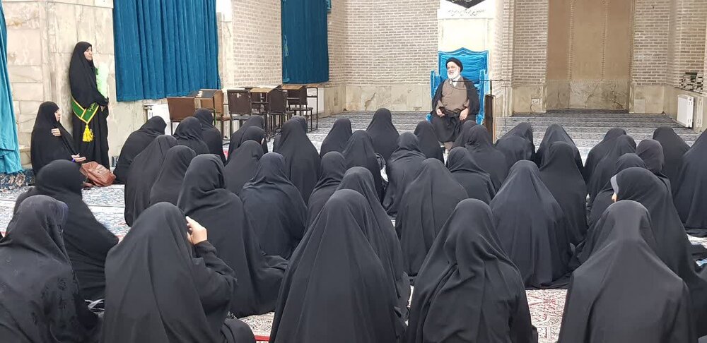 بانوان طلبه بافقی علمای این دیار را به جامعه معرفی کنند