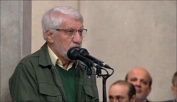 فیلم | مداحی حاج صادق آهنگران در دیدار هزاران نفر از مردم کرمان و خوزستان با رهبر انقلاب