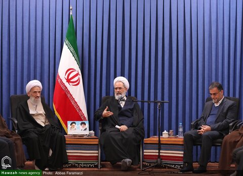بالصور/ اجتماع مدير ي ومسؤولي محافظة مازندران مع آية الله الأعرافي بمدينة قم المقدسة