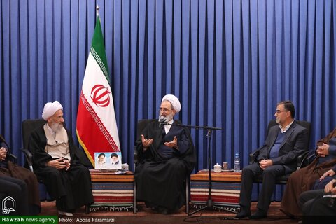 بالصور/ اجتماع مدير ي ومسؤولي محافظة مازندران مع آية الله الأعرافي بمدينة قم المقدسة