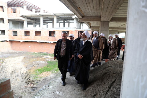 تصاویر/ بازدید آیت الله اعرافی از مدرسه در حال ساخت ابا صالح المهدی ساری