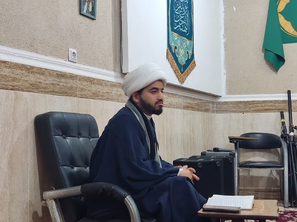 نشست «دیدگاه تطبیقی فریقین درباره مرجع ضمیر هم در آیه ۳۲ سوره فاطر» برگزار شد