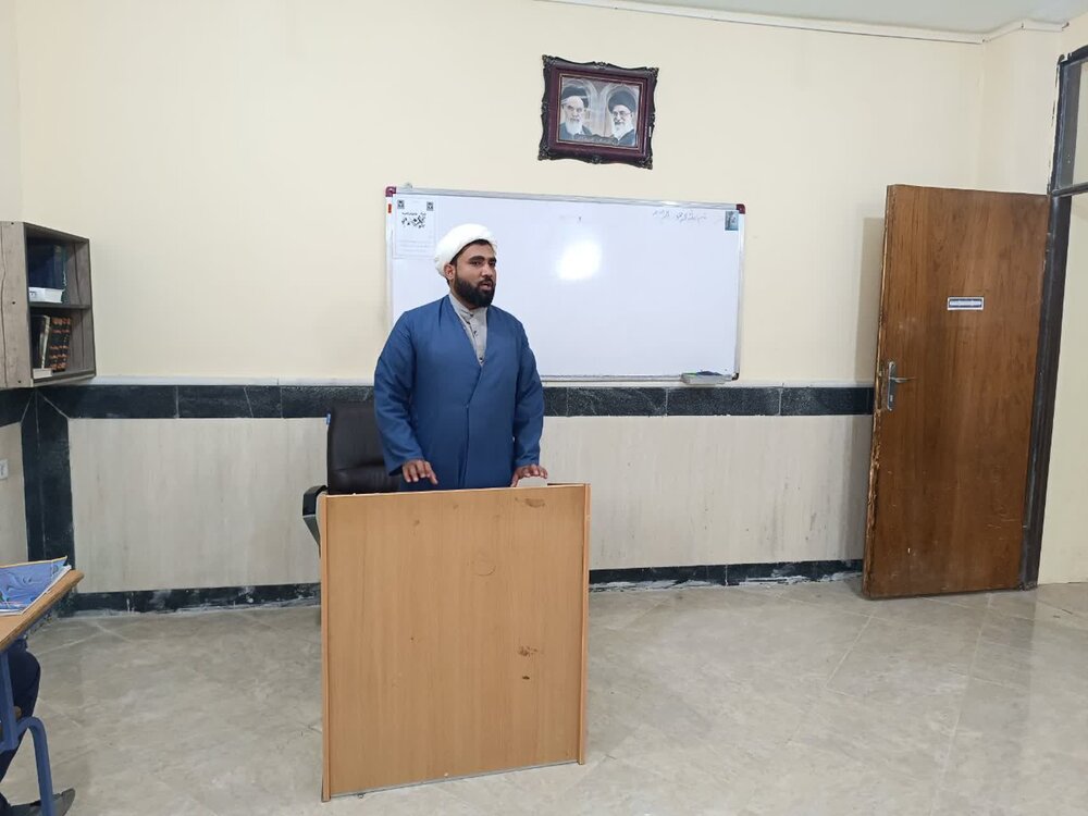 برگزاری مسابقه کتابخوانی در مدرسه علمیه قشم + عکس