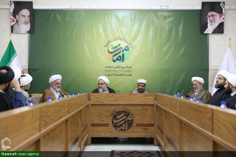 بالصور/ عضو الهيئة العليا لرابطة علماء اليمن  عبد الله حمود العزي مؤسسة الإمامة الدولية بمدينة قم المقدسة