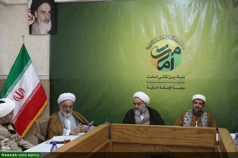 بالصور/ عضو الهيئة العليا لرابطة علماء اليمن  عبد الله حمود العزي مؤسسة الإمامة الدولية بمدينة قم المقدسة