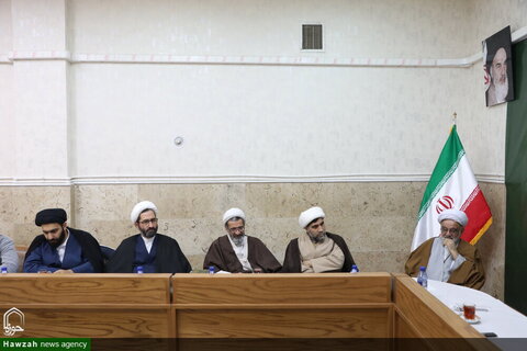 بالصور/ عضو الهيئة العليا لرابطة علماء اليمن  عبد الله حمود العزي مؤسسة الإمامة الدولية بمدينة قم المقدسة