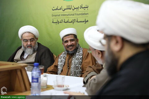 بالصور/ عضو الهيئة العليا لرابطة علماء اليمن  عبد الله حمود العزي مؤسسة الإمامة الدولية بمدينة قم المقدسة