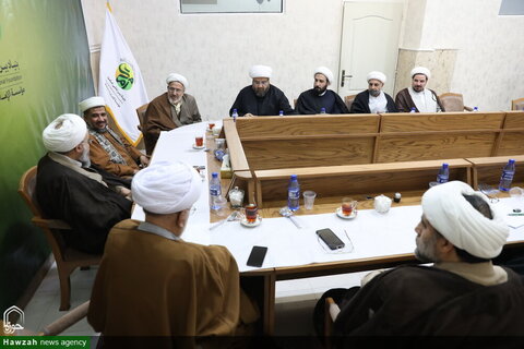 بالصور/ عضو الهيئة العليا لرابطة علماء اليمن  عبد الله حمود العزي مؤسسة الإمامة الدولية بمدينة قم المقدسة