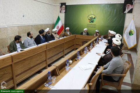 بالصور/ عضو الهيئة العليا لرابطة علماء اليمن  عبد الله حمود العزي مؤسسة الإمامة الدولية بمدينة قم المقدسة