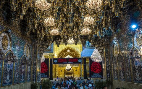 بالصور/ العتبة العباسية تنشر لافتات السواد بذكرى وفاة السيدة أم البنين (عليها السلام)