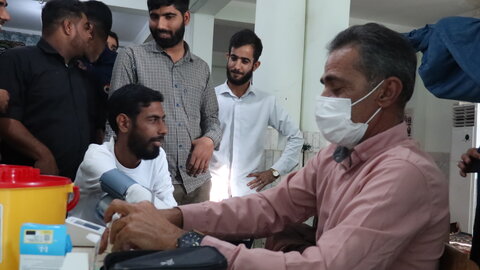 تصاویر/ اجرای طرح غربالگری فشار خون و دیابت در مدرسه علمیه النبی(ص) بندرعباس