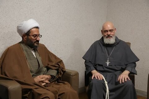 اسقف اعظم کلیسای کاتولیک لاتین ایران در دیدار معاون اوقاف