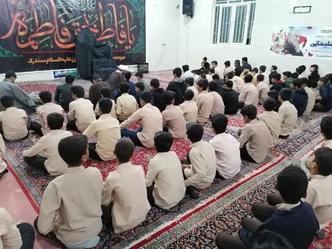 مراسم عزاداری بانوی فداکار اسلام حضرت ام البنین (س) در مدرسه علمیه حضرت امیرالمومنین(ع) سندرک