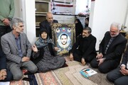 تصاویر/ ادای احترام استاندار اردبیل به مادر شهید فریدون هژبری